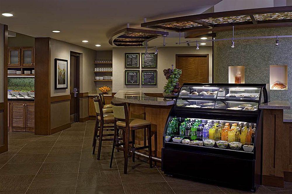 Hyatt Place Denver Airport Aurora Restaurant photo